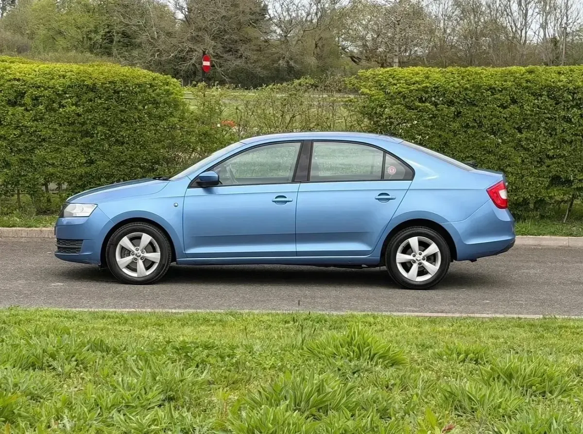 Used Skoda Rapid SE 2013 Blue Hatchback