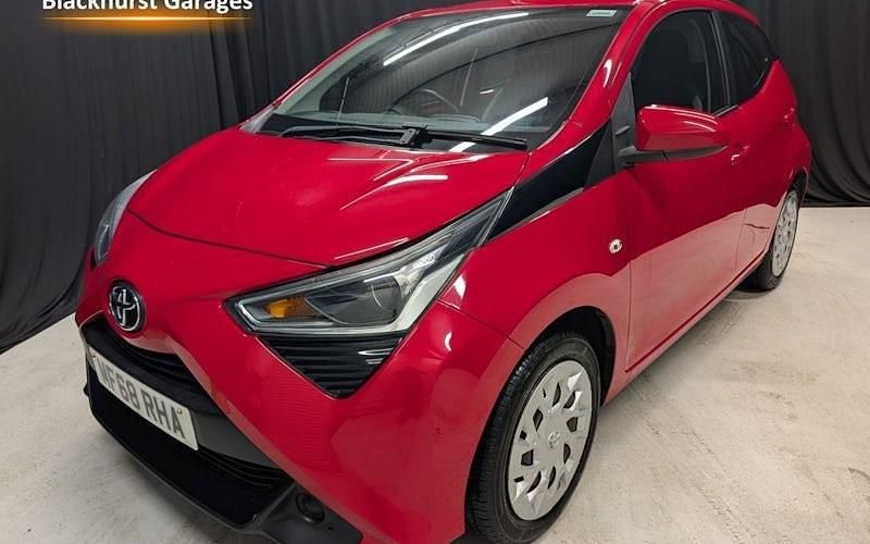 Usado Toyota Aygo X-play 72 HP (52 kW) 2020 Citadino