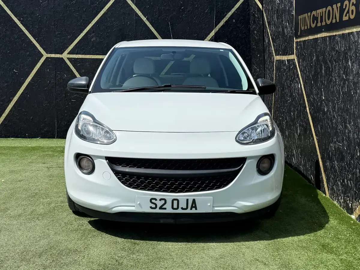 Used Vauxhall Adam Edition 87 HP (63 kW) 2014 White Hatchback