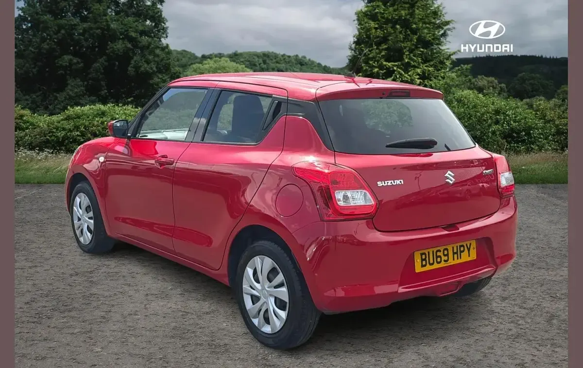 Usado Suzuki Swift SZ3 90 HP (66 kW) 2019 Vermelho Citadino