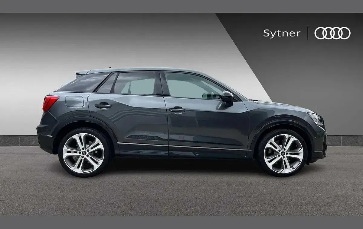 Usado Audi SQ2 Advanced Plus 300 HP (220 kW) 2022 Cinzento SUV