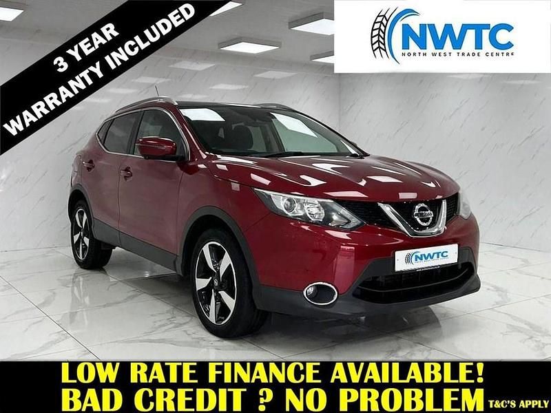 Red Used 2016 Nissan Qashqai N-Connecta SUV | £6,895 (Fair price) - Image 1/4