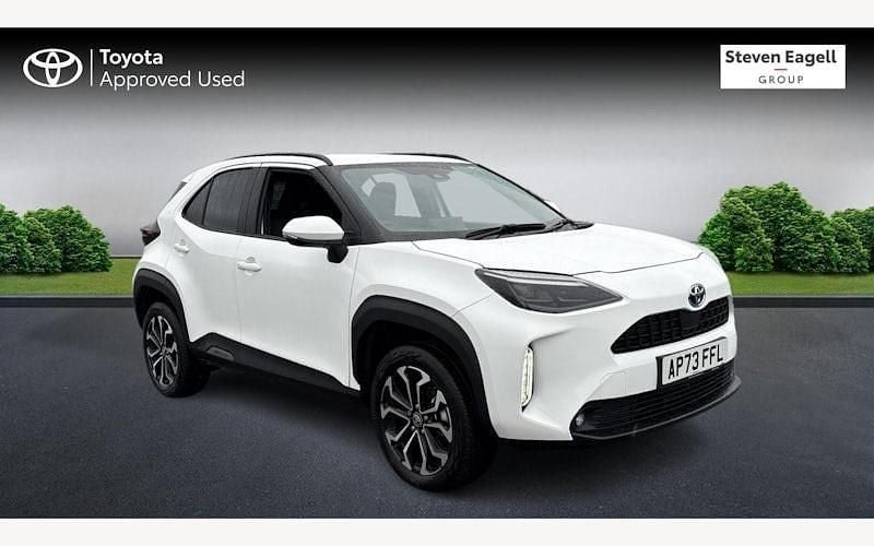 Used 2025 Toyota Yaris Hybrid Design Estate | £22,006 (Good price) - Image 1/4