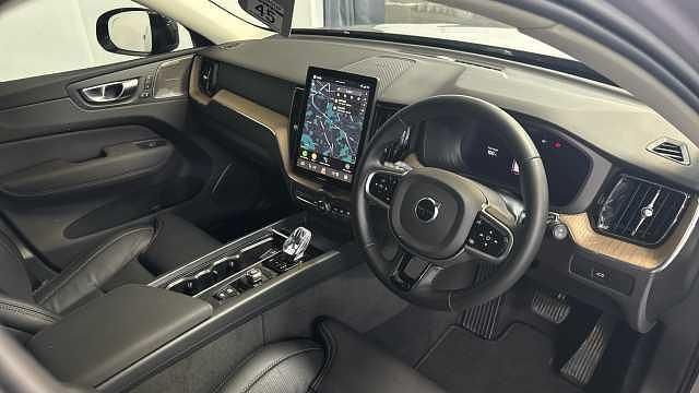 Used Volvo XC60 Plus 247 HP (181 kW) 2026 SUV