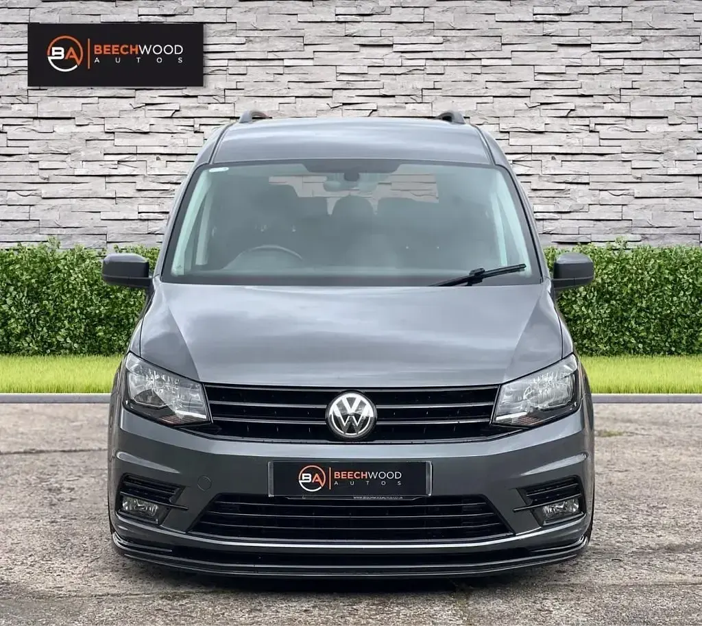 Usado VW Caddy Maxi Life 101 HP (74 kW) 2016 Cinzento Monovolume