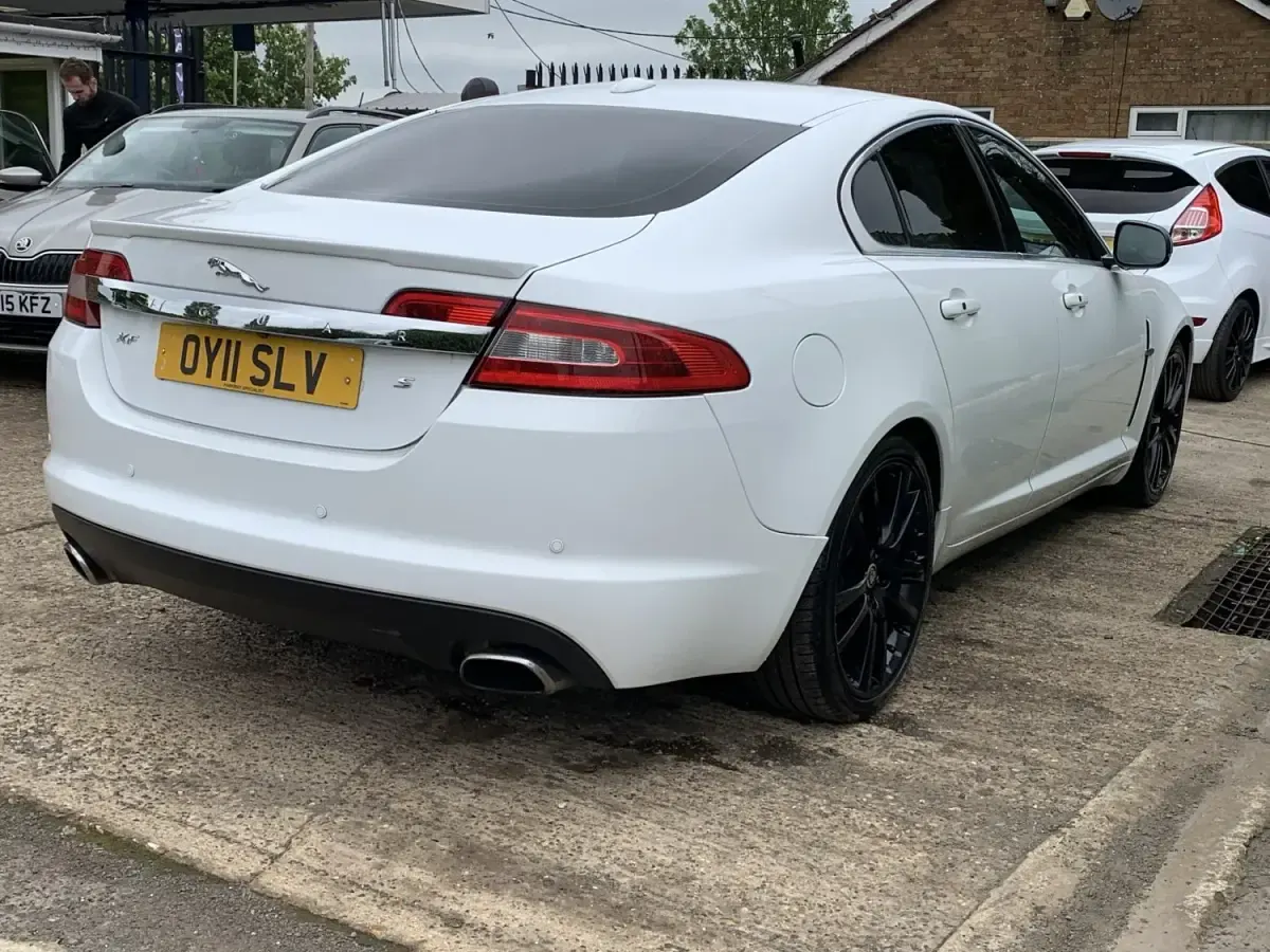 Gebraucht Jaguar XF Premium Luxury 2011 Weiß Limousine