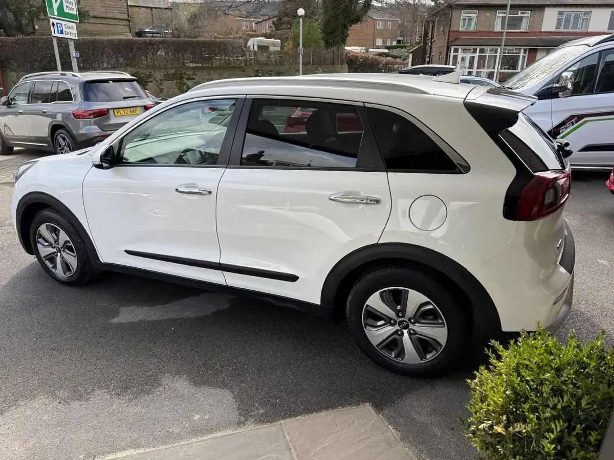 Gebraucht Kia Niro 141 PS (103 kW) 2019 Weiß SUV