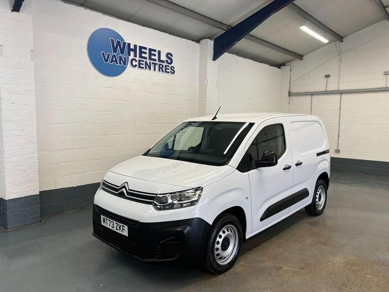 White Used 2023 Citroën Berlingo MPV | £12,690 (Good price) - Image 1/4