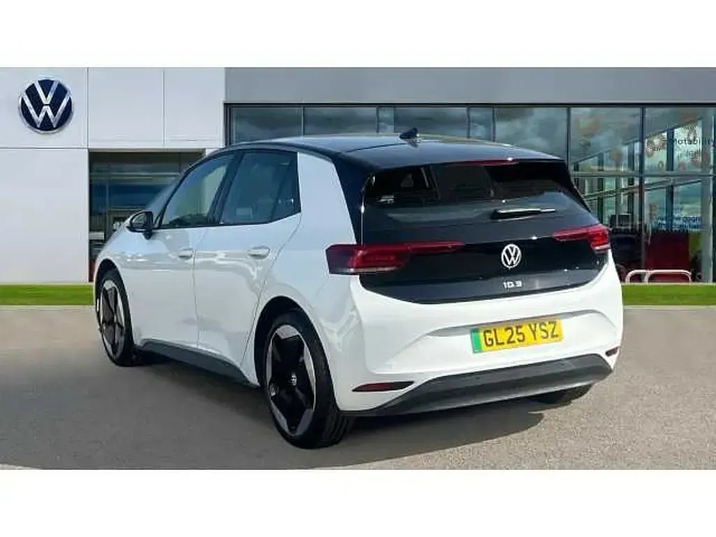 Used VW ID.3 Pro 150 kW (204 HP) 2025 Glacier white metallic black Hatchback
