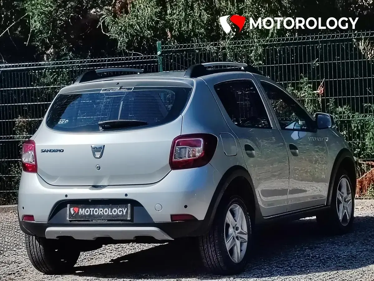 Used Dacia Sandero Lauréate 90 HP (66 kW) 2016 Silver Hatchback