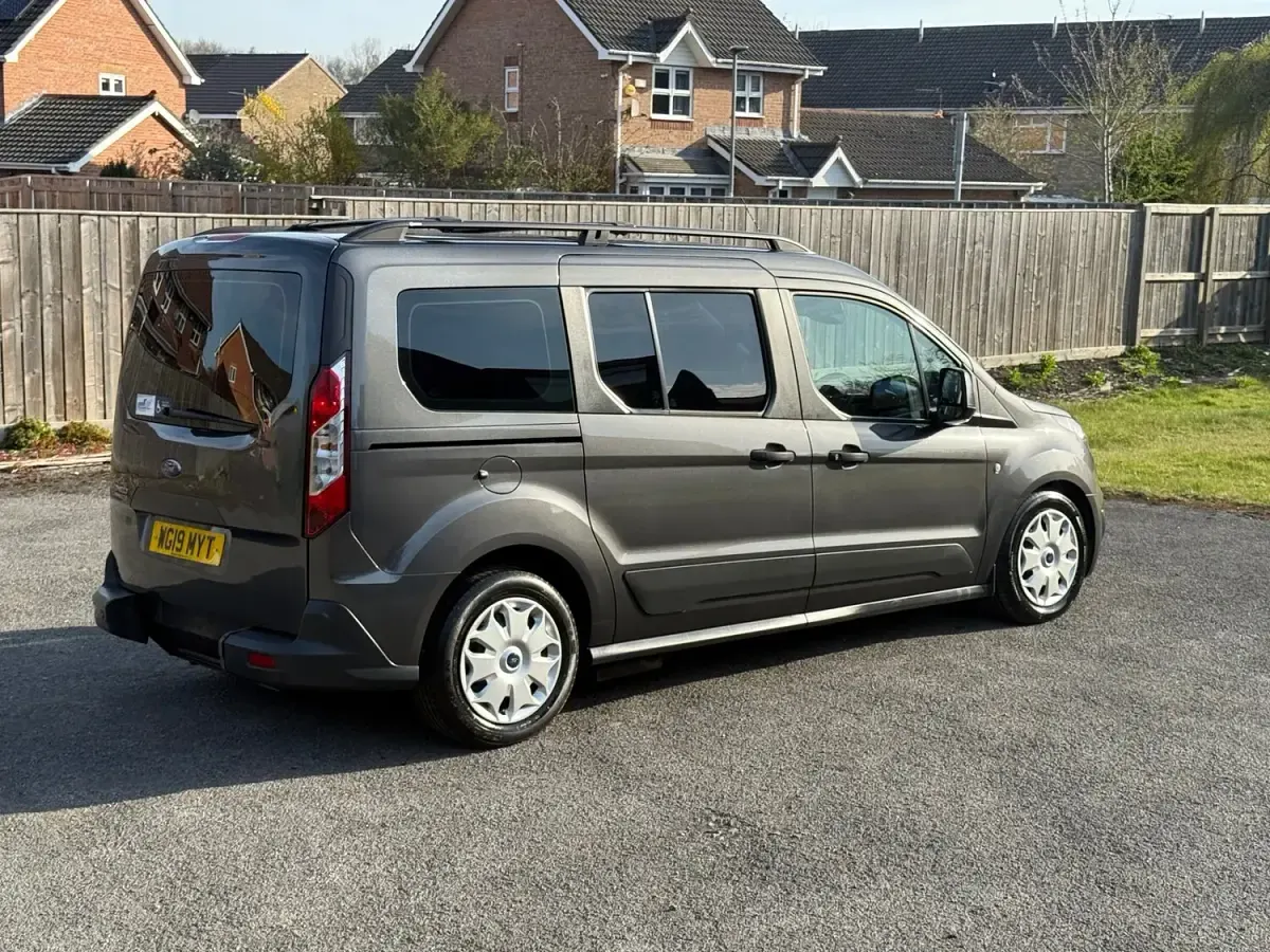 Used Ford Grand Tourneo Connect Zetec 120 HP (88 kW) 2019 Grey MPV