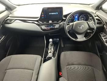 Used Toyota C-HR 122 HP (89 kW) 2019 White SUV