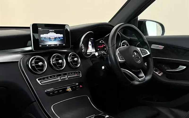 Used Mercedes GLC250 AMG 204 HP (150 kW) 2019 White SUV