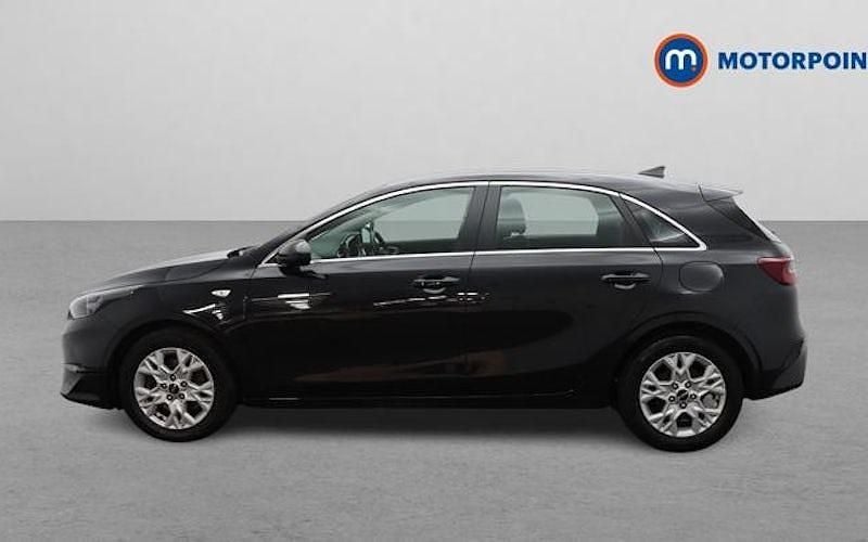 Usado Kia Ceed 160 HP (117 kW) 2023 Preto Citadino