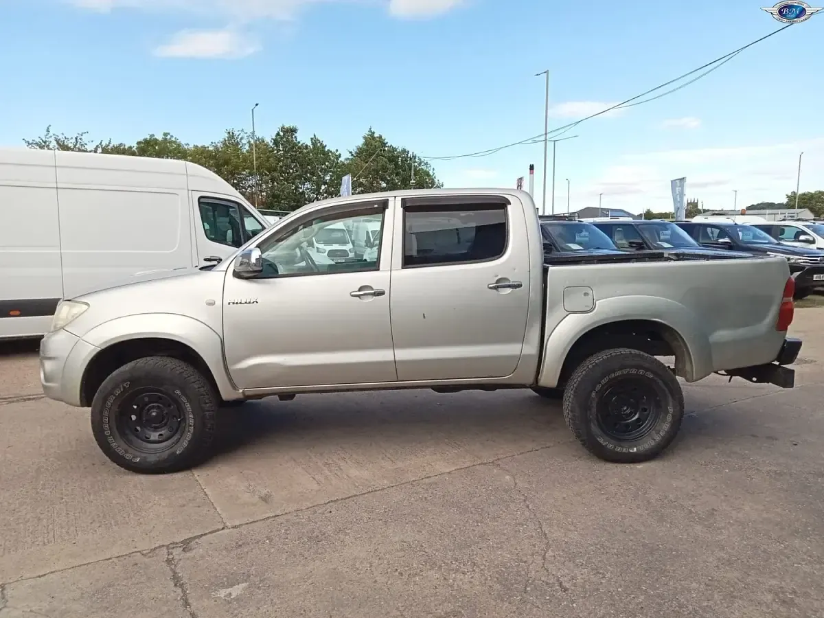 Used Toyota HiLux 2011 Silver Pickup