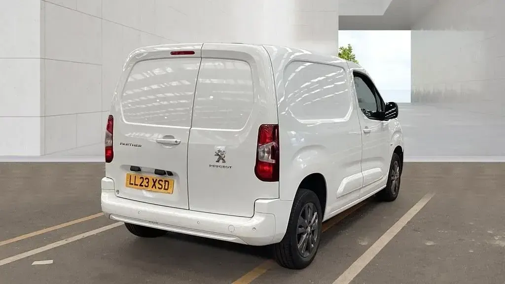 Used Peugeot Partner Premium 131 HP (96 kW) 2023 White MPV