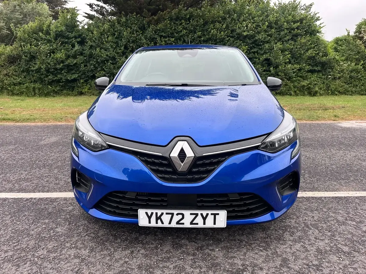 Used Renault Clio V Evolution 90 HP (66 kW) 2023 Blue Hatchback