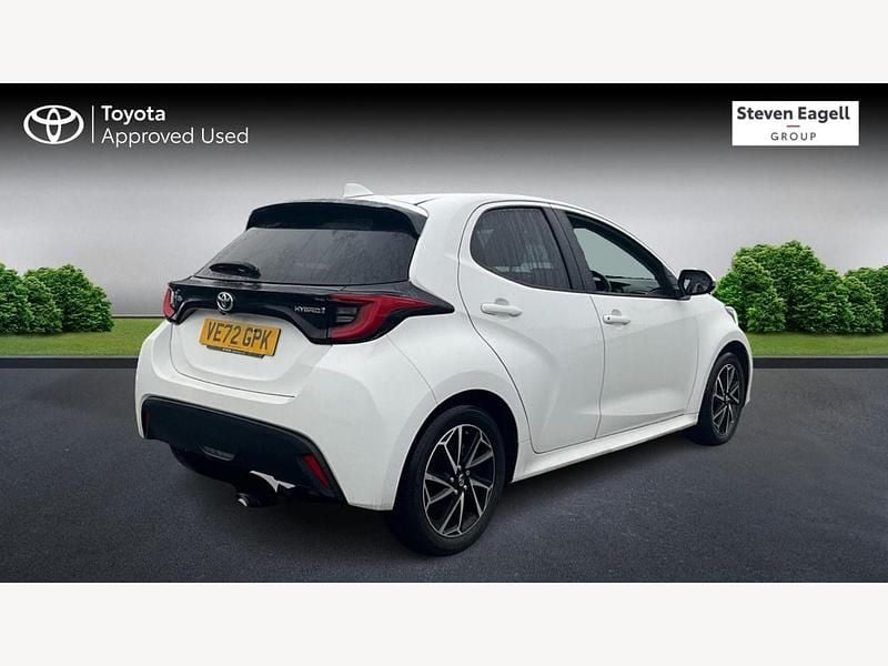 Used Toyota Yaris Hybrid Design 2022 White Hatchback
