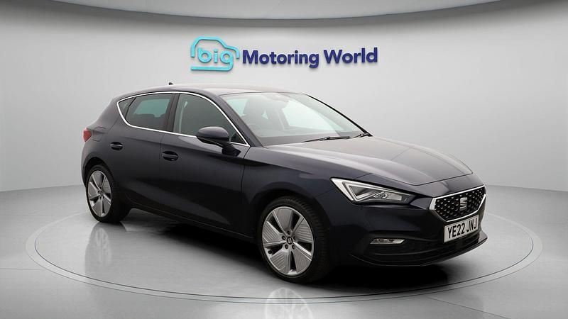 Used 2022 VW Golf VIII SE | £15,200 (Good price) - Image 1/4