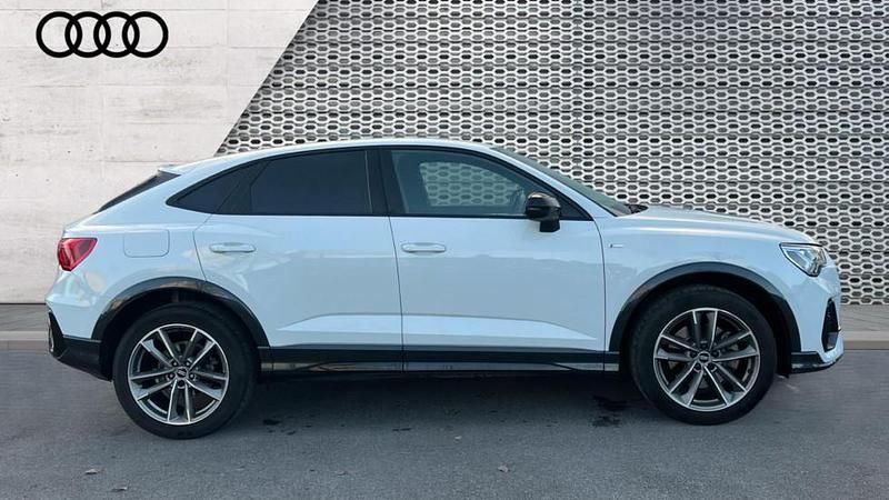 Begagnad Audi Q3 Black Edition 190 HK (139 kW) 2021 Vit SUV