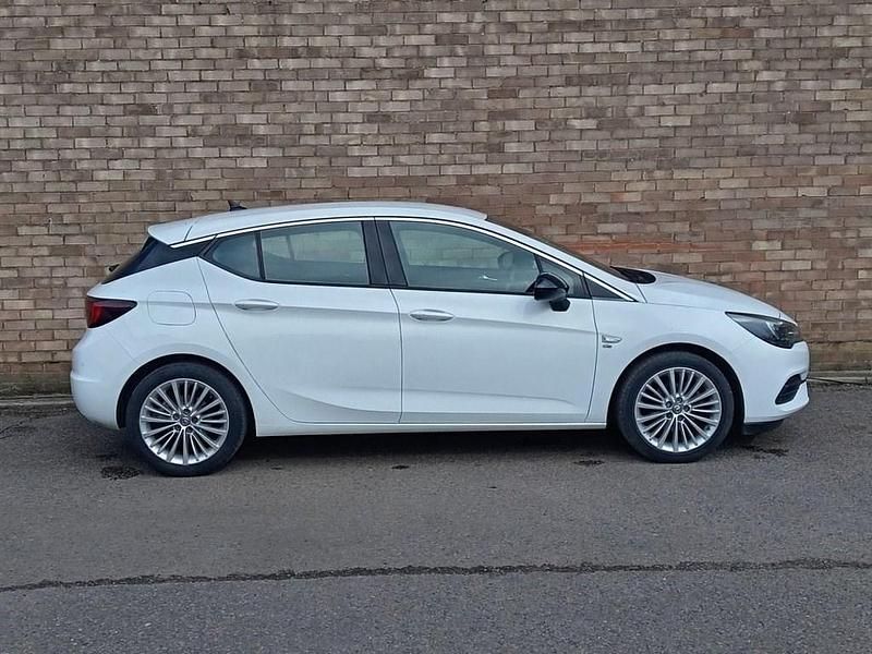 Used Vauxhall Astra Elite 2021 White Hatchback
