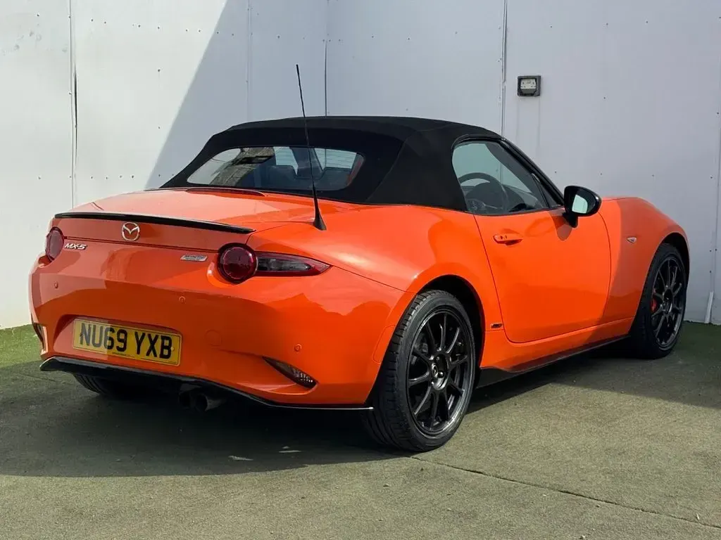 Used Mazda MX5 Edition 184 HP (135 kW) 2019 Orange Cabriolet