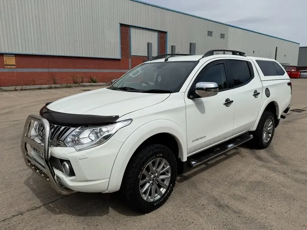 Used Mitsubishi L200 2016 White Pickup