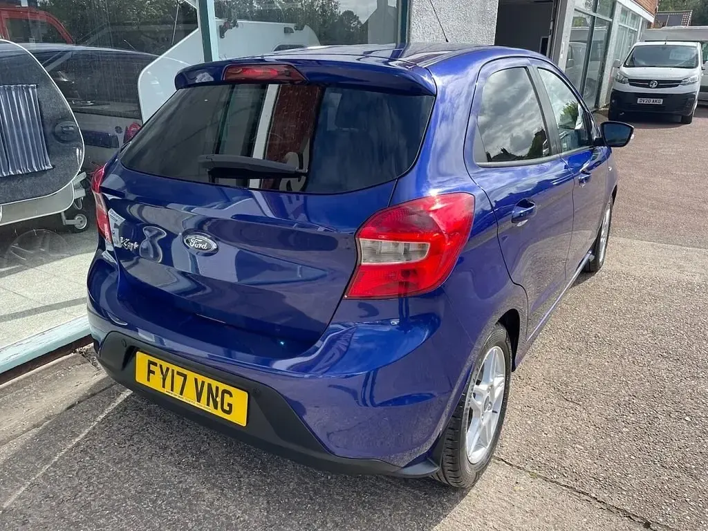Begagnad Ford Ka Plus Zetec 70 HK (51 kW) 2017 Blå Halvkombi