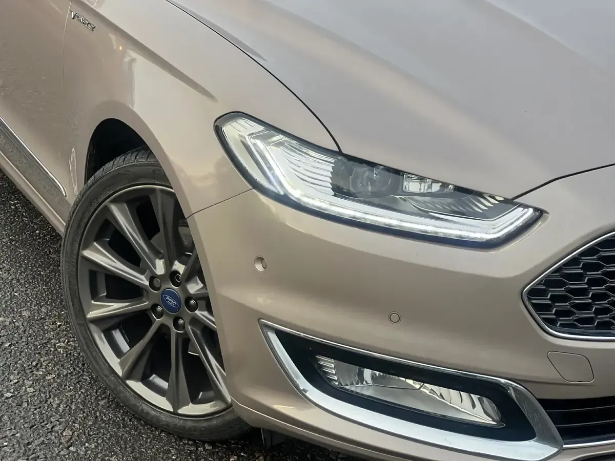 Used Ford Mondeo 2017 Beige Sedan