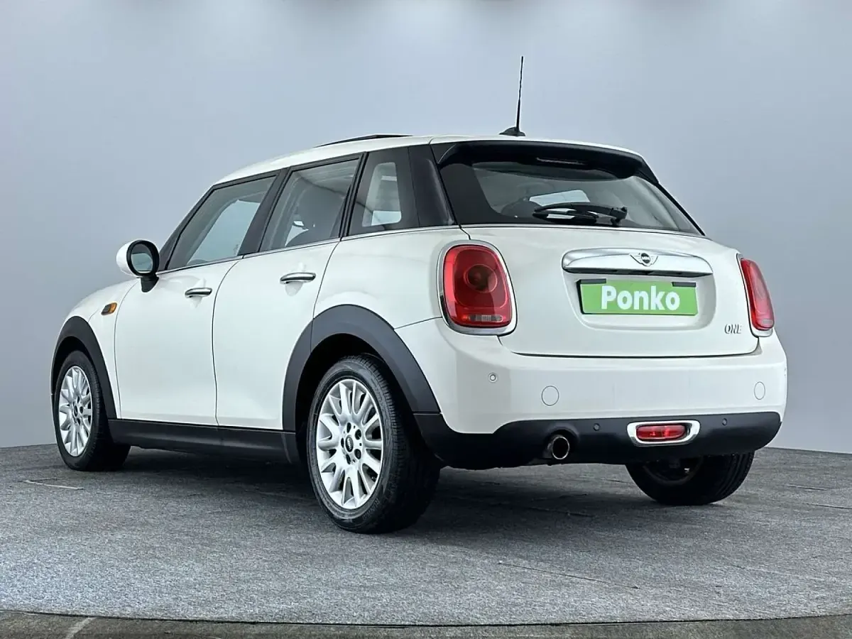 Used Mini ONE Hatch 102 HP (75 kW) 2016 White Hatchback