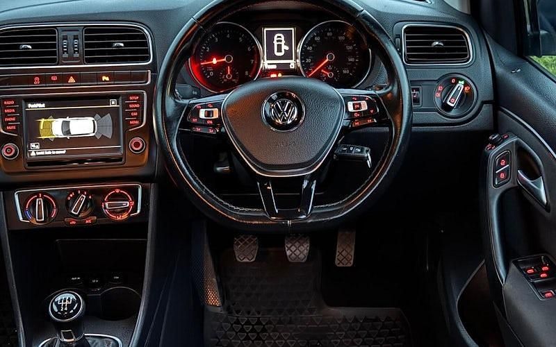 Used VW Polo Match 90 HP (66 kW) 2016 Blue Hatchback