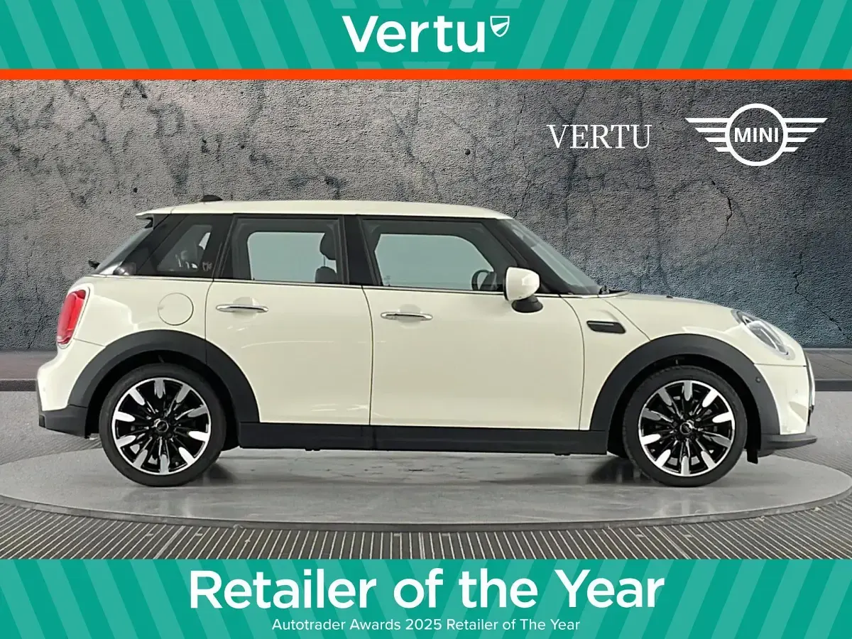 Używany Mini Cooper Exclusive 136 KM (100 kW) 2022 Biały Hatchback