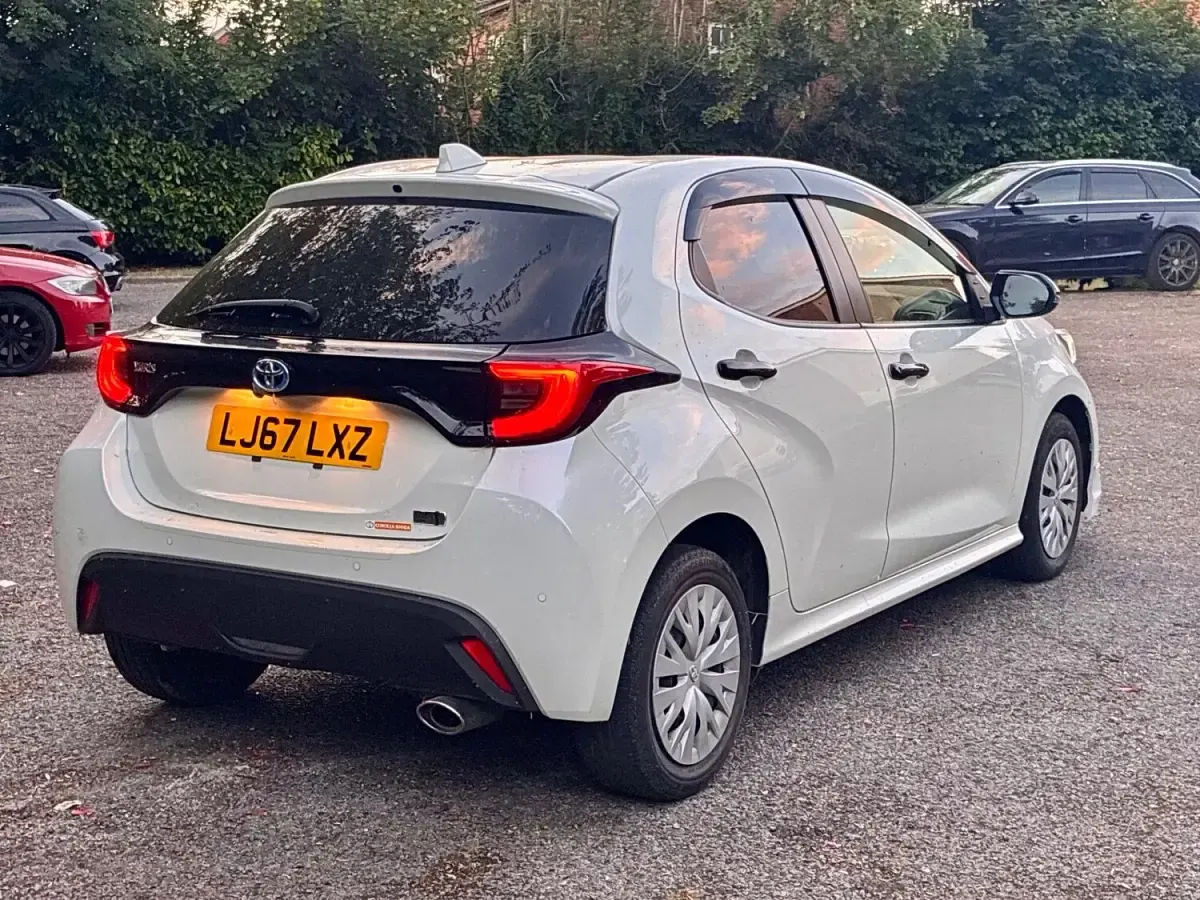 Used Toyota Yaris 91 HP (66 kW) 2021 White Hatchback