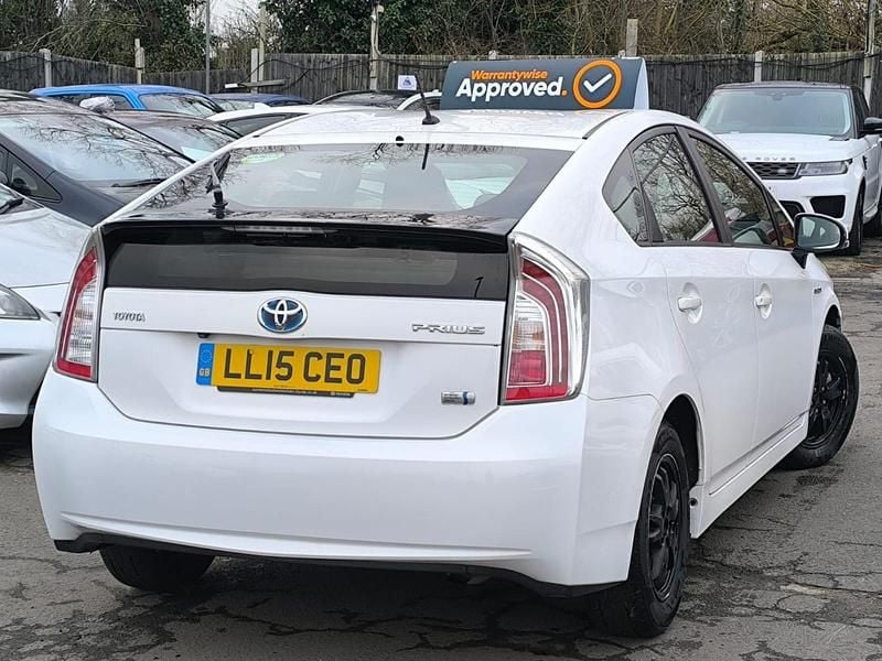 Used Toyota Prius T3 2015 White Hatchback
