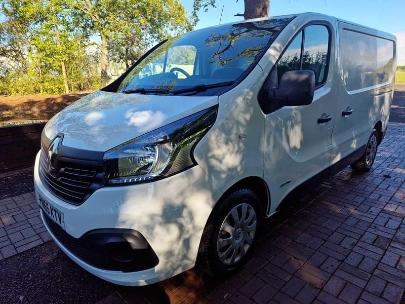 White Used 2015 Renault Trafic Business Van | £6,395 (A bit pricey) - Image 1/4