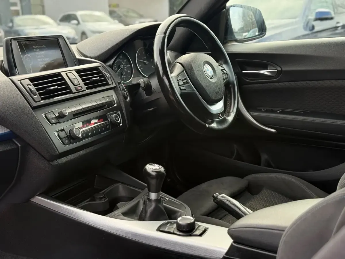 Usado BMW 118 M Sport 143 HP (105 kW) 2012 Cinzento Citadino