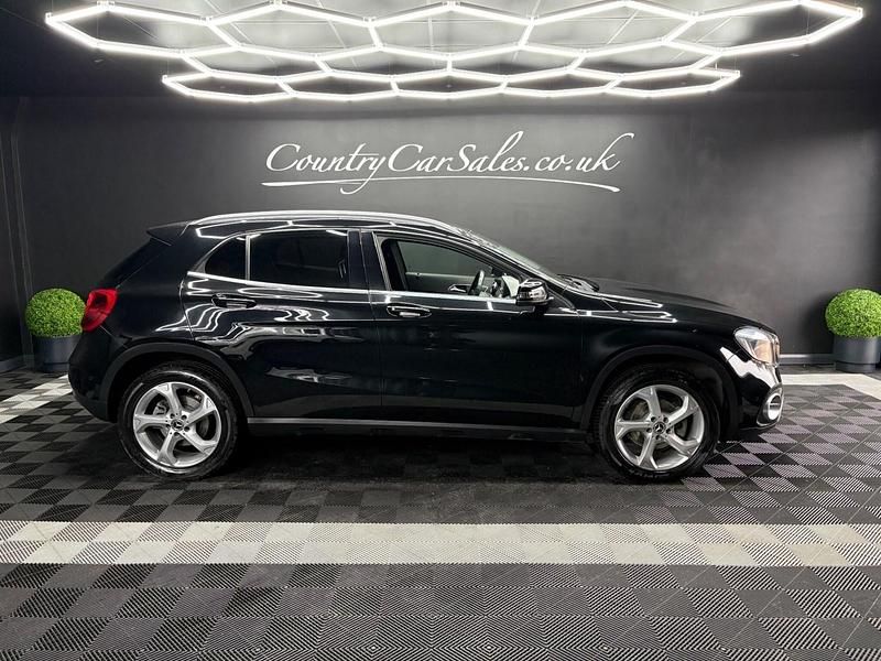 Used Mercedes GLA220 Executive 2018 Black SUV