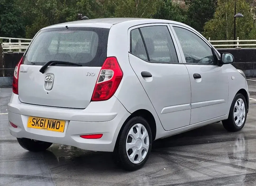 Used Hyundai i10 Classic 86 HP (63 kW) 2012 Silver Hatchback