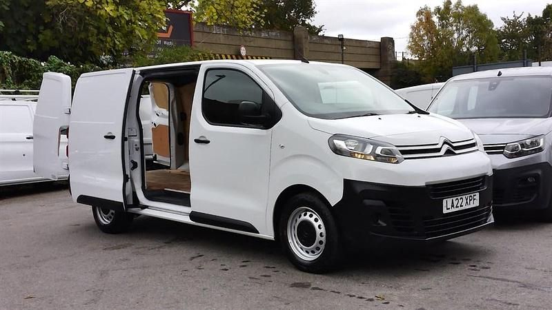Used Citroën Dispatch 145 HP (106 kW) 2022 White MPV