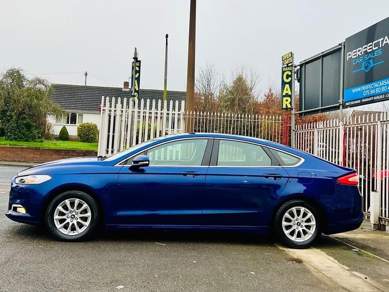 Used Ford Mondeo Zetec 2015 Blue Hatchback