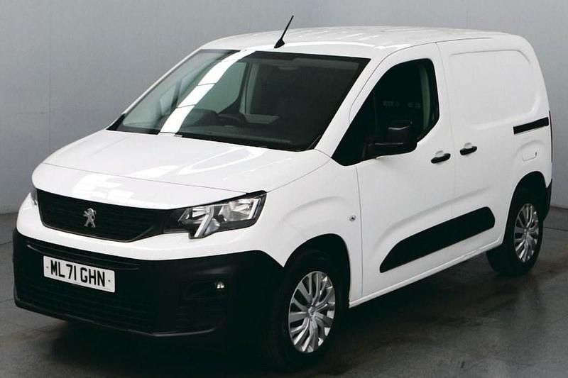 Used Peugeot Partner 100 HP (73 kW) 2022 White MPV