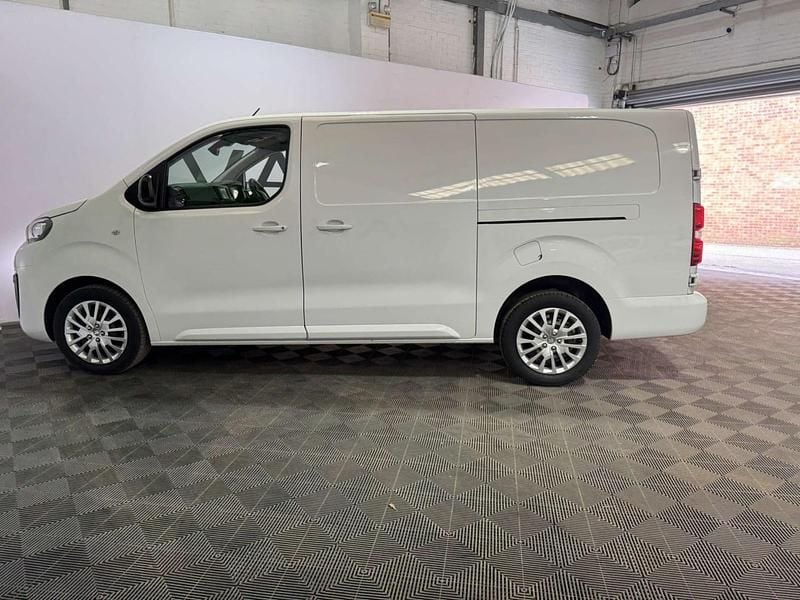 Second-hand Peugeot Expert Premium 2023 Alb Van