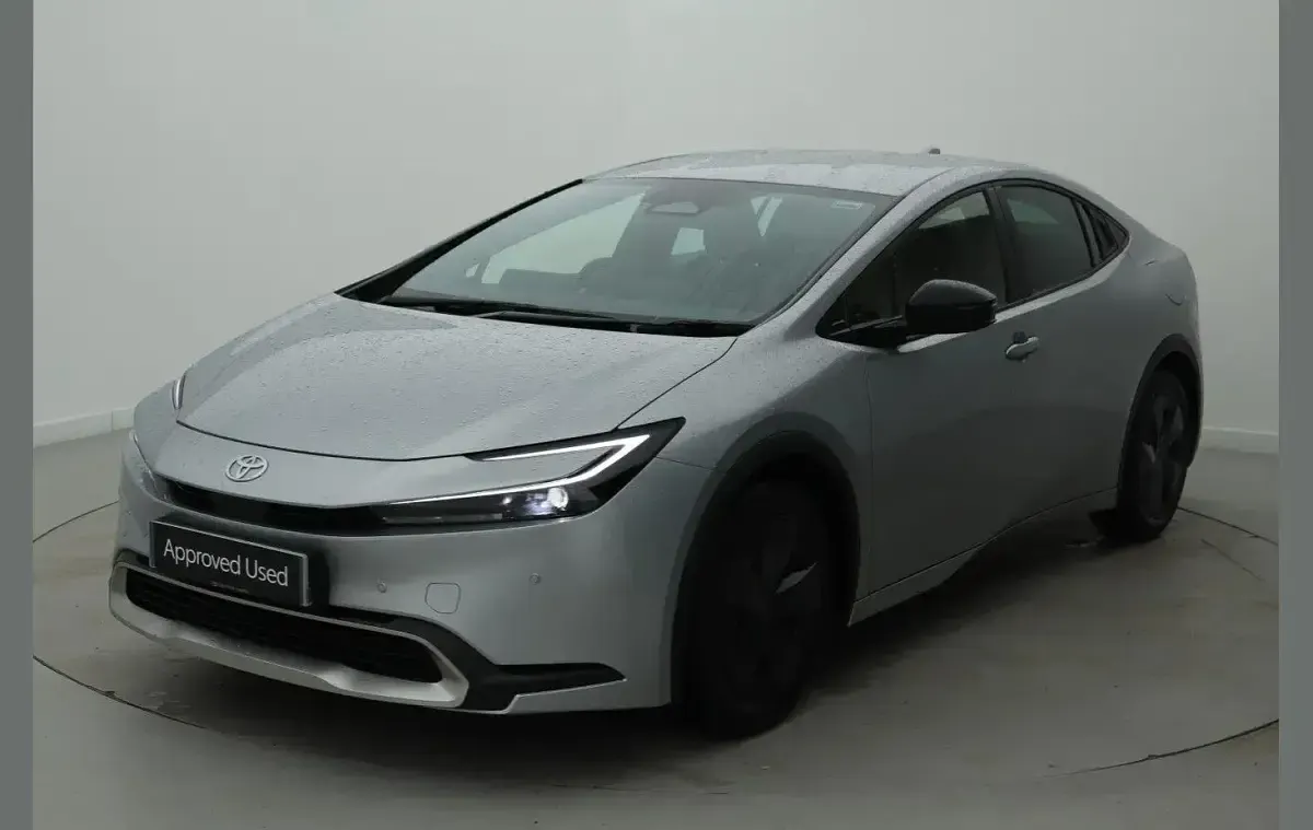 Usado Toyota Prius Design 220 CV (161 kW) 2025 Plateado Utilitario