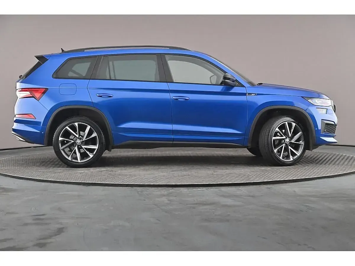 Used Skoda Kodiaq SportLine 110 HP (80 kW) 2023 Race blue metallic SUV