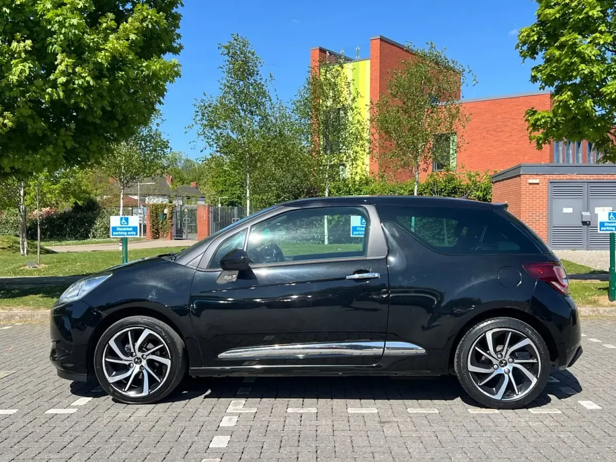 Used DS Automobiles DS3 Connected Chic 82 HP (60 kW) 2018 Black Hatchback