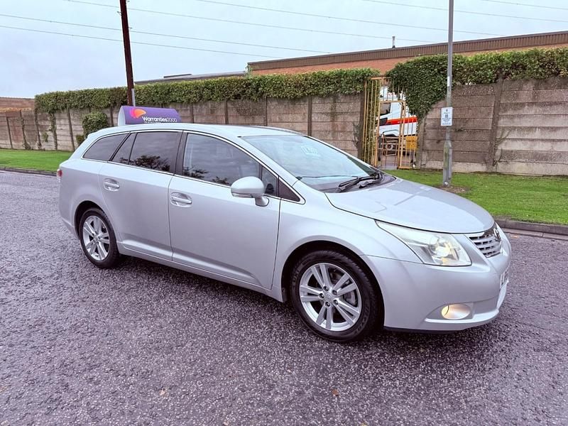 Silver Used 2010 Toyota Avensis T4 Estate | £2,999 (Good price) - Image 1/4