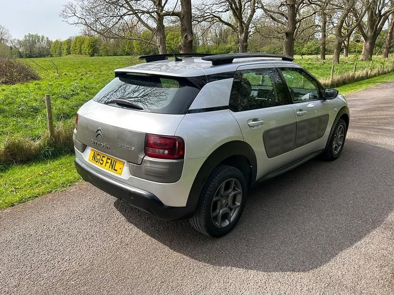 Used Citroën C4 Cactus Feel 110 HP (80 kW) 2015 Silver Hatchback