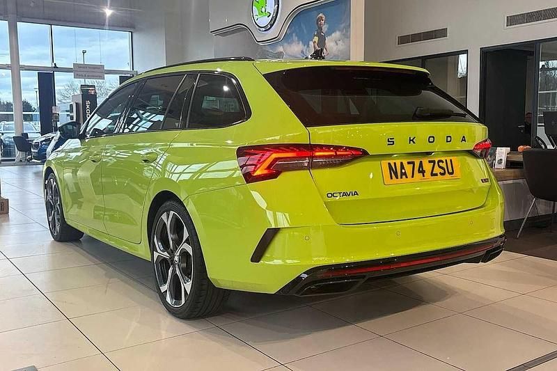 Gebraucht Skoda Octavia vRS 261 PS (191 kW) 2024 Grün Kombi