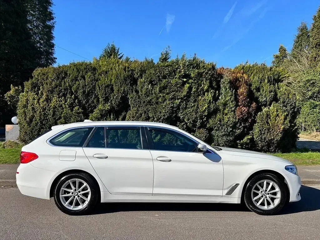 Used BMW 520 Comfort Edition 190 HP (139 kW) 2018 White Estate