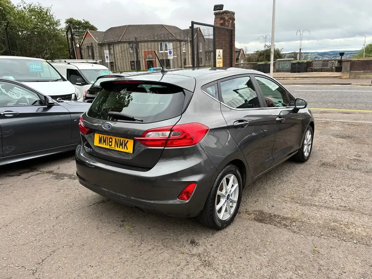 Used Ford Fiesta Zetec 100 HP (73 kW) 2018 Grey Hatchback